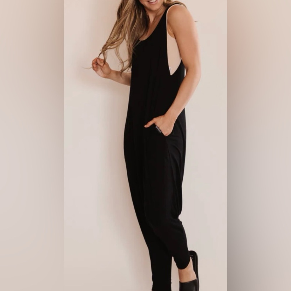 Women's Black Sleeveless Jumpsuit